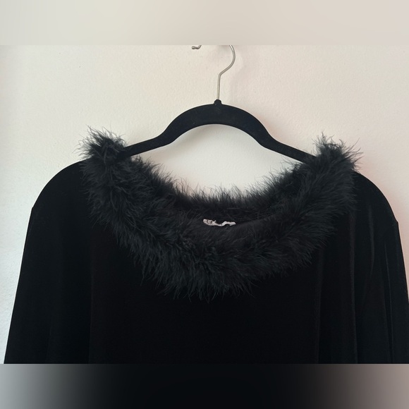 Vintage Zenobia Feather Neckline Velvet Velour top in Black. Size L - Picture 3 of 7